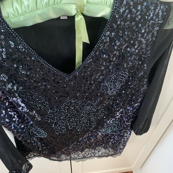 Black Ladies long sleeved top - Picture 2 of 5